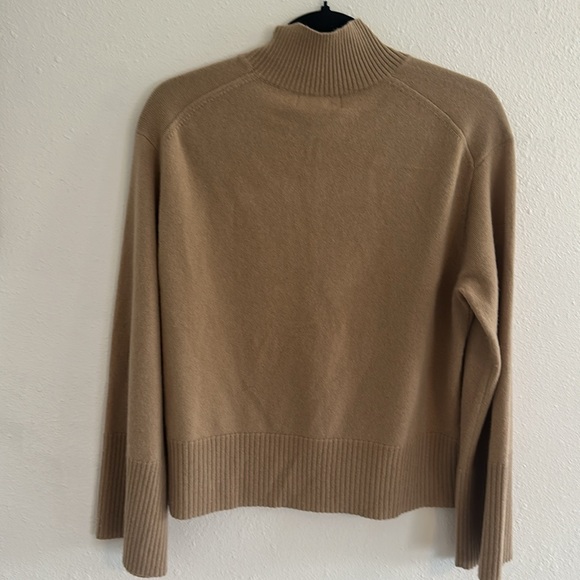 Banana Republic 100% Cashmere mock turtle neck sweater. - Picture 2 of 6